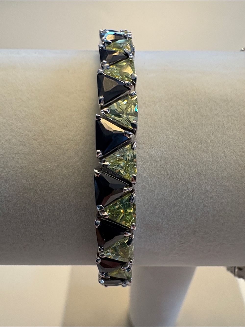 Sterling Silver Tennis Bracelets triangle shaped with Green, Pink or Clear Stone - Picture 5 of 7